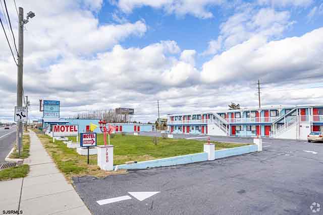 7080  Black Horse - , PLEASANTVILLE