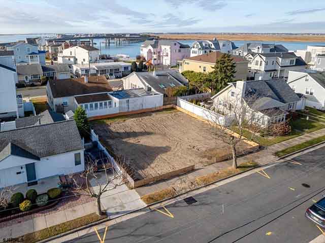 32  Pelham - , LONGPORT