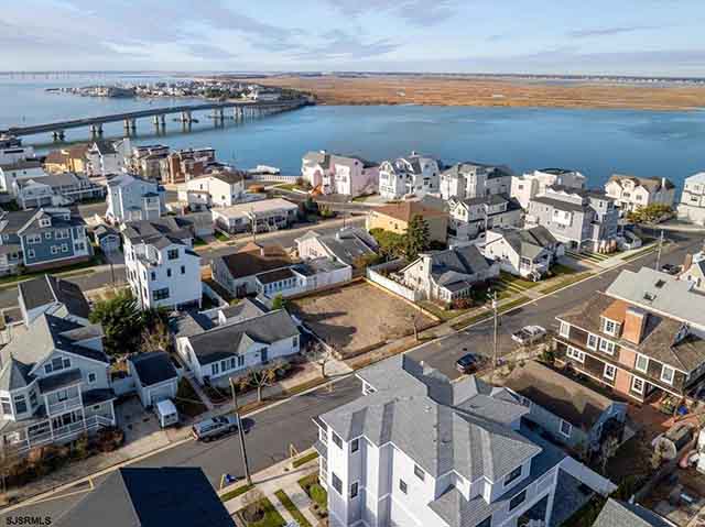 32  Pelham - , LONGPORT