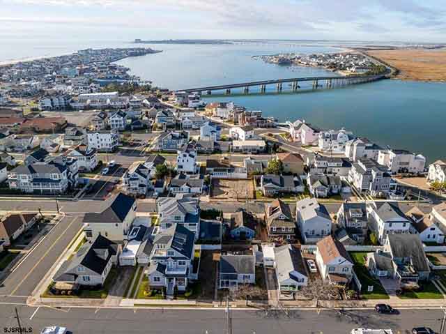 32  Pelham - , LONGPORT