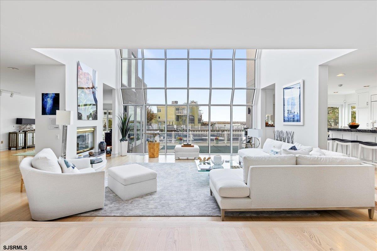 8205  Lagoon - , MARGATE CITY