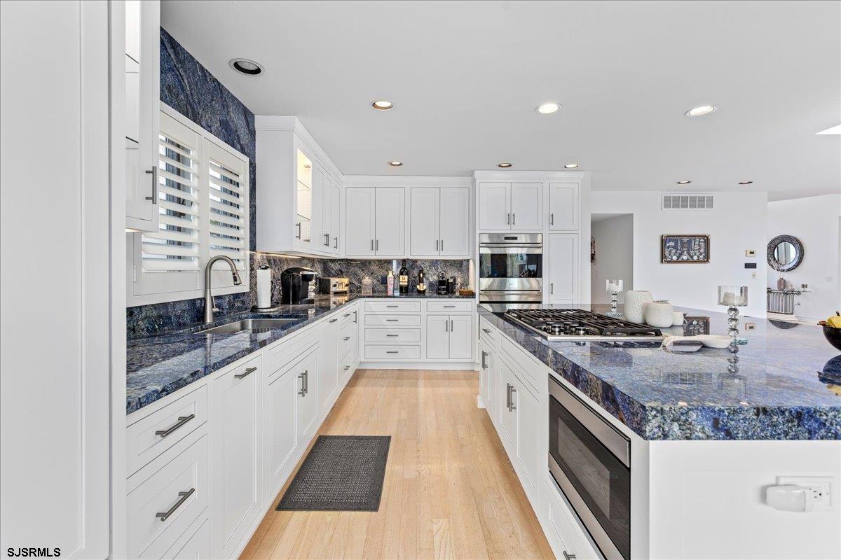8205  Lagoon - , MARGATE CITY