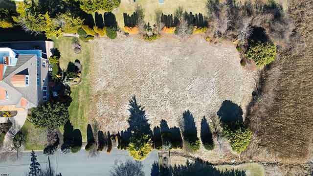208  Balfour - , LINWOOD