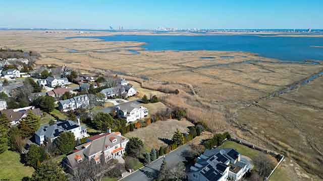 208  Balfour - , LINWOOD