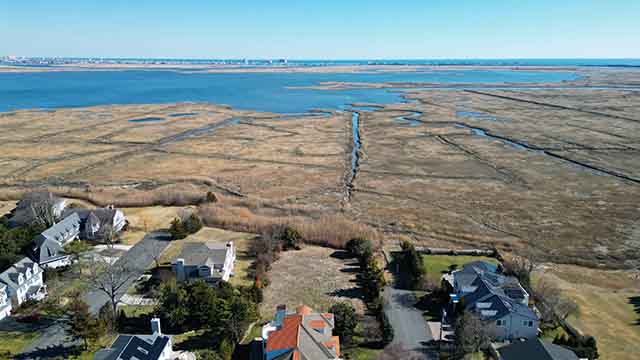 208  Balfour - , LINWOOD