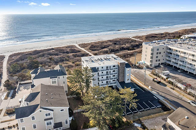 321  6th UNIT 14 - , BRIGANTINE