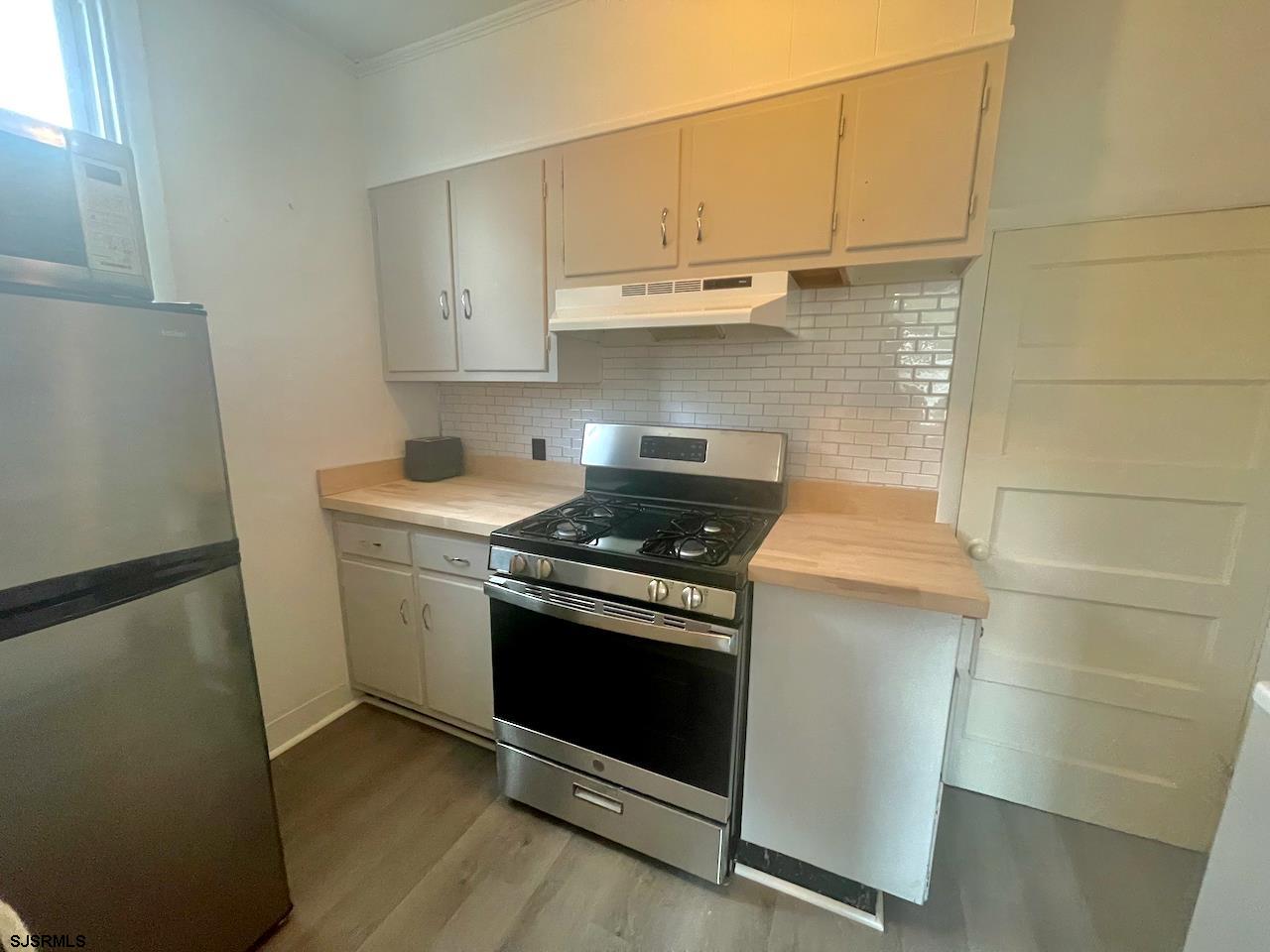 1050  Shore - , LINWOOD