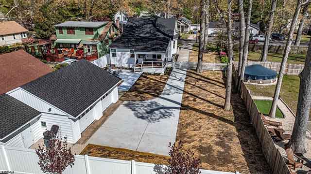 933  Oak Grove - , LINWOOD