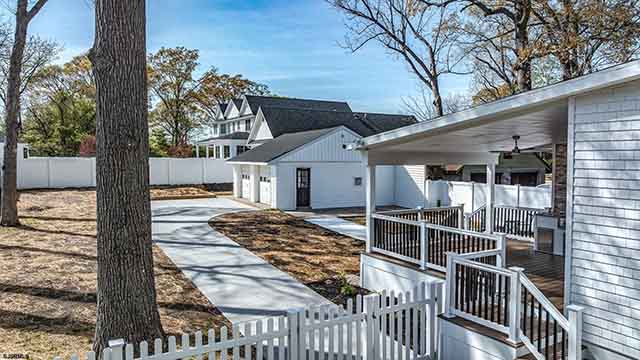 933  Oak Grove - , LINWOOD