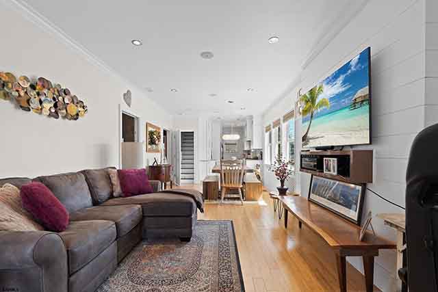 203  Roosevelt Ave - , NORTHFIELD