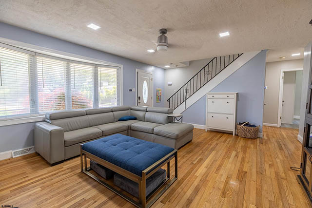 135 E Revere Ave - , NORTHFIELD