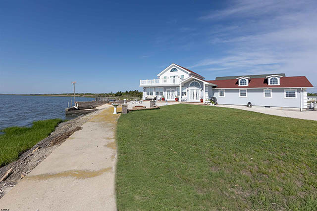 333  Oakland - , PLEASANTVILLE