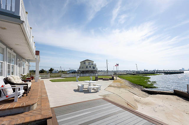 333  Oakland - , PLEASANTVILLE