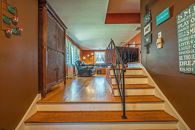 6  Holly - , NORTHFIELD