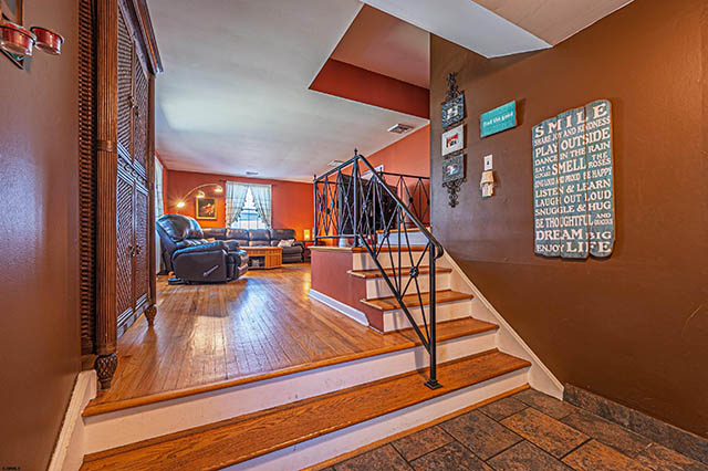 6  Holly - , NORTHFIELD