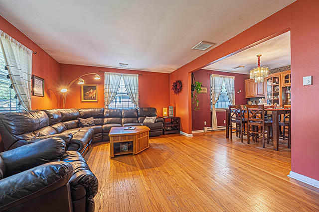 6  Holly - , NORTHFIELD