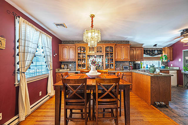 6  Holly - , NORTHFIELD