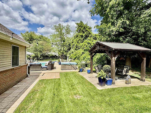 622  Central Avenue - , LINWOOD