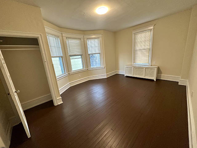 220  Seaside Ave - , ATLANTIC CITY